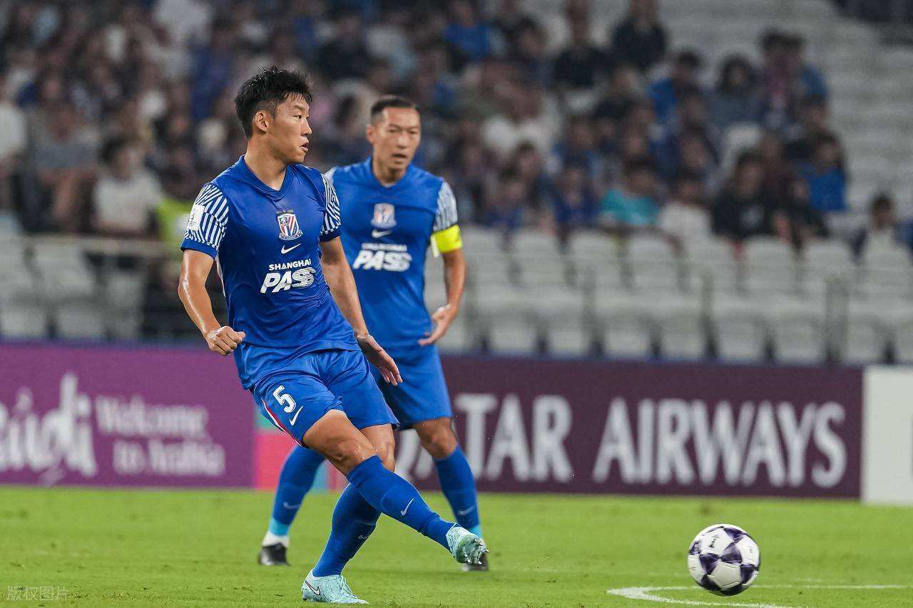 重磅!今晨里昂迎来里程碑巴塞罗那清晨绝杀压哨,转会期上海申花备战英超的简单介绍 重磅!今晨里昂迎来里程碑巴塞罗那清晨绝杀压哨,转会期上海申花备战英超的简单介绍