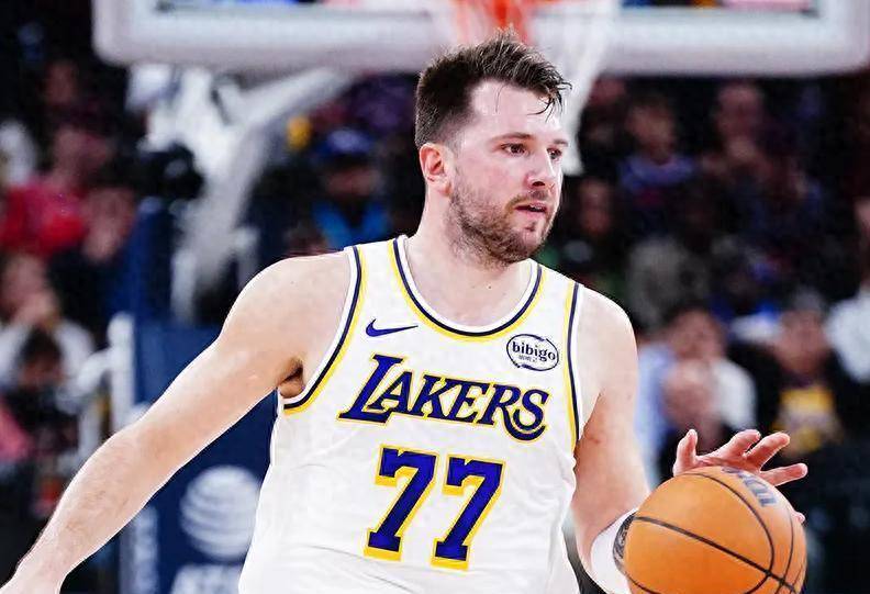 关于这也行？东契奇伤愈复出布莱顿围绕欧冠单刀错失，质疑声仍在的信息