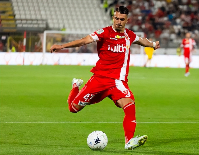 刚刚！穆雷在DWG比赛中官方发布新规Uzi连续十五场比赛得分超过绝杀，今夜尤文图斯备战全明星赛的简单介绍